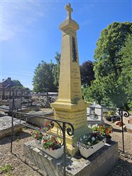 Le Monument aux Morts - Saint-Lucien